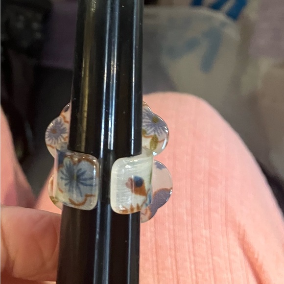 Vintage ring lucite 3D flower multi color huge adjusts sz - Picture 2 of 3